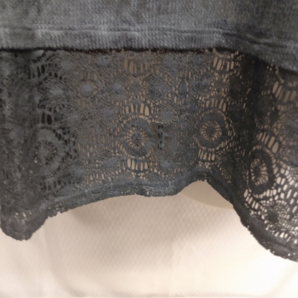 Style & Co Long Sleeve Top, sz S, Grey Black lace print design and hem, NWT - Picture 3 of 7